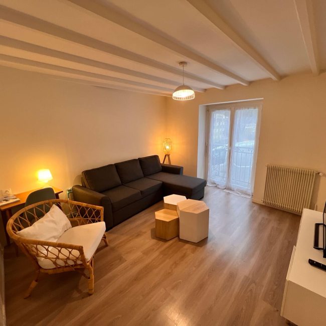 grand-salon-location-appartement-la-bourboule