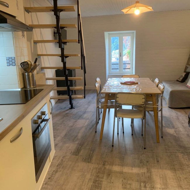 salon-sejour-appartement-pour-location-court-sejour-la-bourboule
